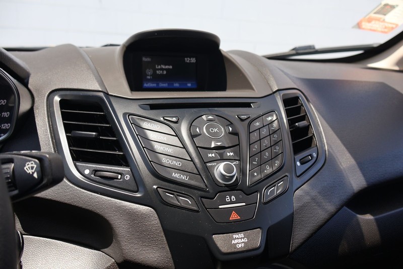 Ford Fiesta Hatchback Vehicle Full-screen Gallery Image 27