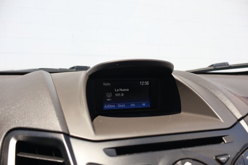 Ford Fiesta Hatchback Vehicle Full-screen Gallery Image 28