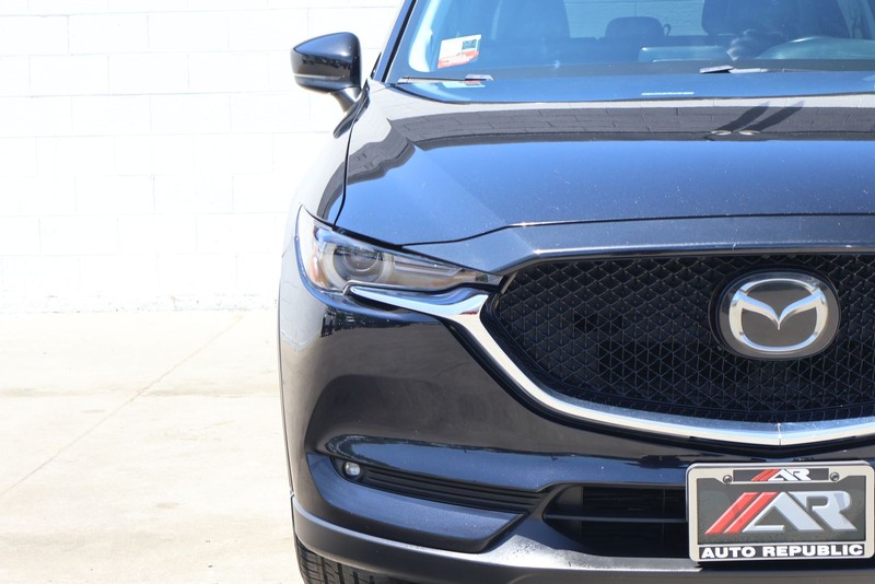Mazda CX-5 Vehicle Full-screen Gallery Image 03