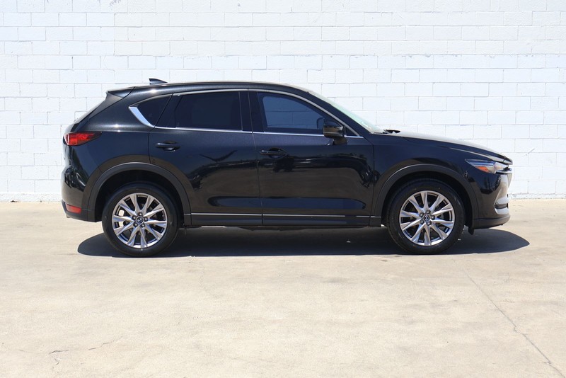 Mazda CX-5 Vehicle Full-screen Gallery Image 04
