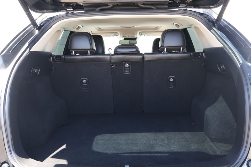 Mazda CX-5 Vehicle Full-screen Gallery Image 08
