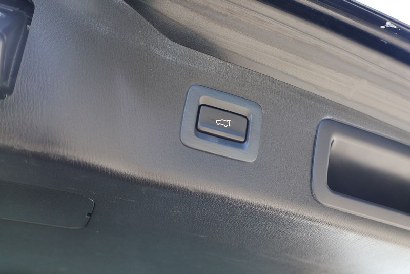 Mazda CX-5 Vehicle Full-screen Gallery Image 09