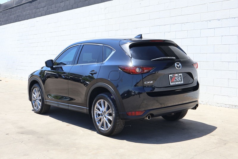 Mazda CX-5 Vehicle Full-screen Gallery Image 10