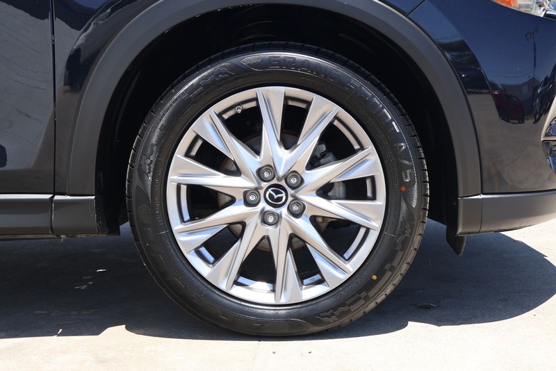 Mazda CX-5 Vehicle Full-screen Gallery Image 14