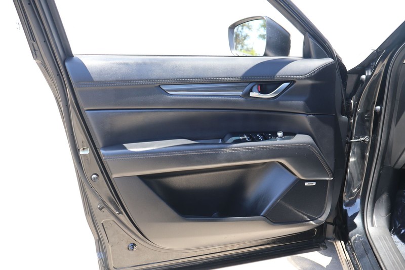 Mazda CX-5 Vehicle Full-screen Gallery Image 15