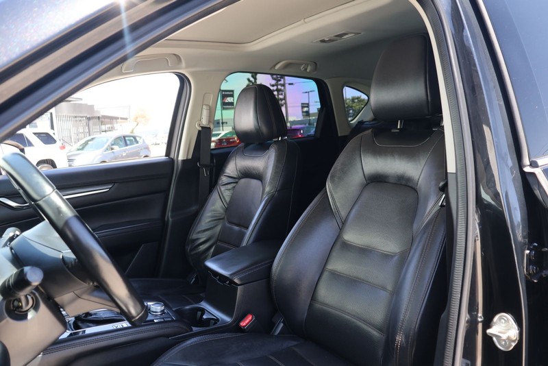 Mazda CX-5 Vehicle Full-screen Gallery Image 17