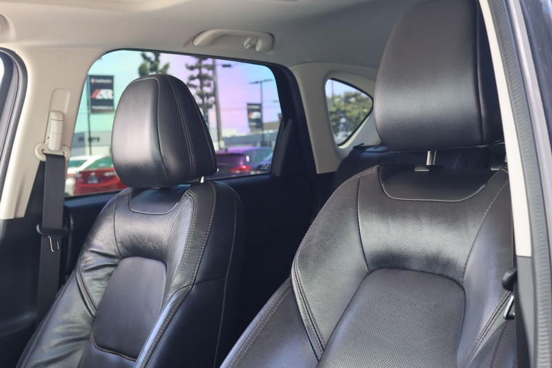 Mazda CX-5 Vehicle Full-screen Gallery Image 18