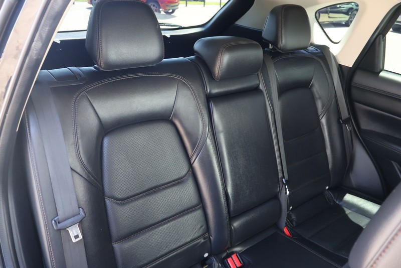 Mazda CX-5 Vehicle Full-screen Gallery Image 21