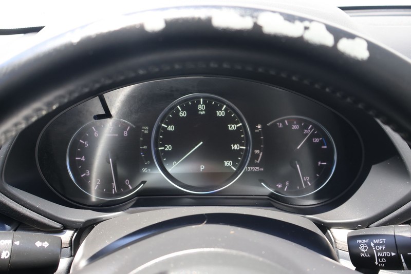 Mazda CX-5 Vehicle Full-screen Gallery Image 23