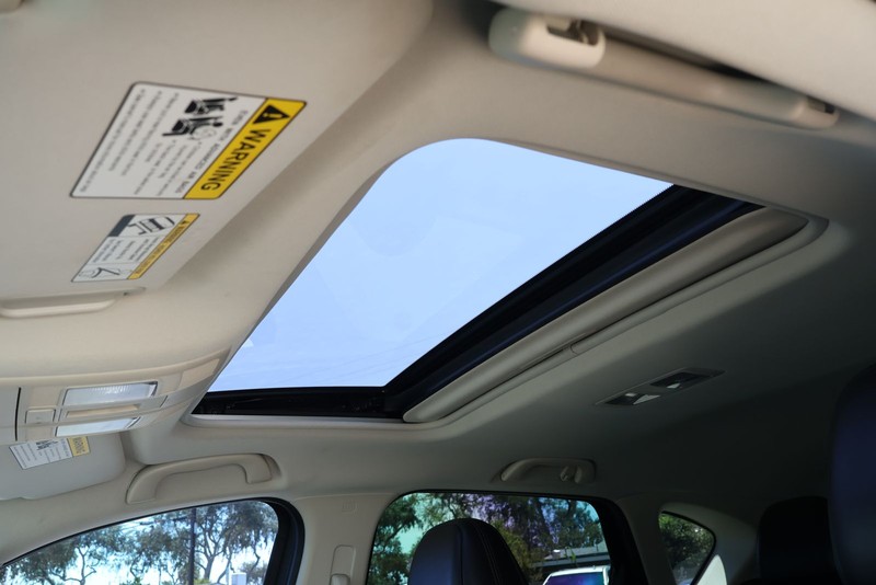 Mazda CX-5 Vehicle Full-screen Gallery Image 32