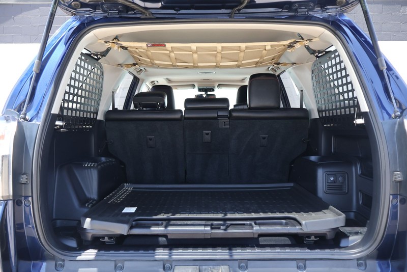 Toyota 4Runner Vehicle Full-screen Gallery Image 08