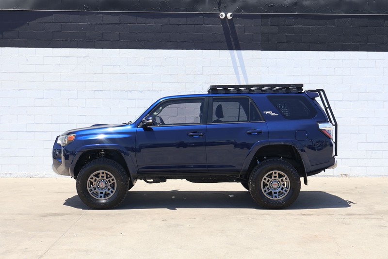 Toyota 4Runner Vehicle Full-screen Gallery Image 11
