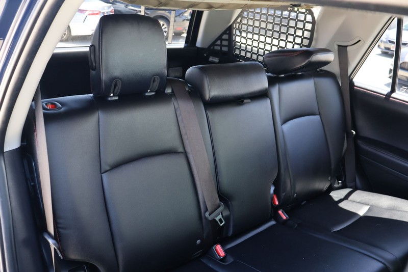 Toyota 4Runner Vehicle Full-screen Gallery Image 20