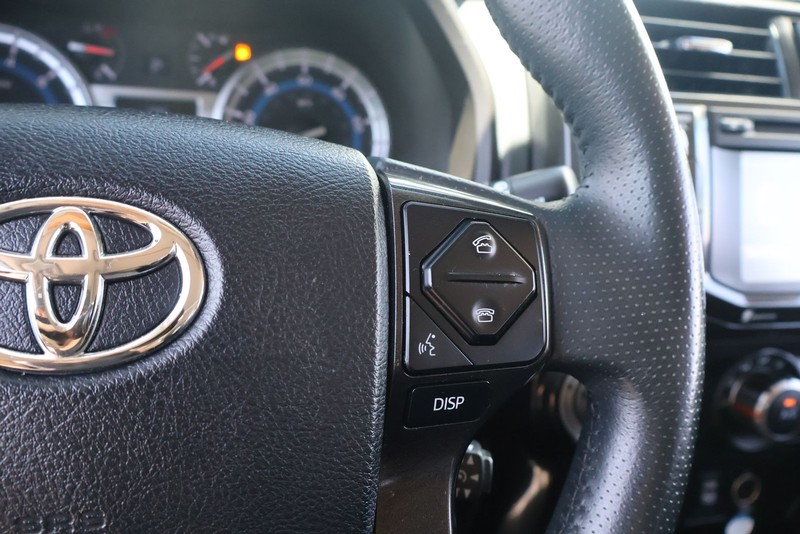 Toyota 4Runner Vehicle Full-screen Gallery Image 25