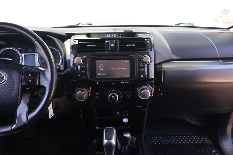 Toyota 4Runner Vehicle Full-screen Gallery Image 26
