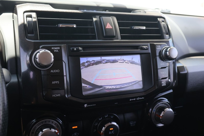 Toyota 4Runner Vehicle Full-screen Gallery Image 28