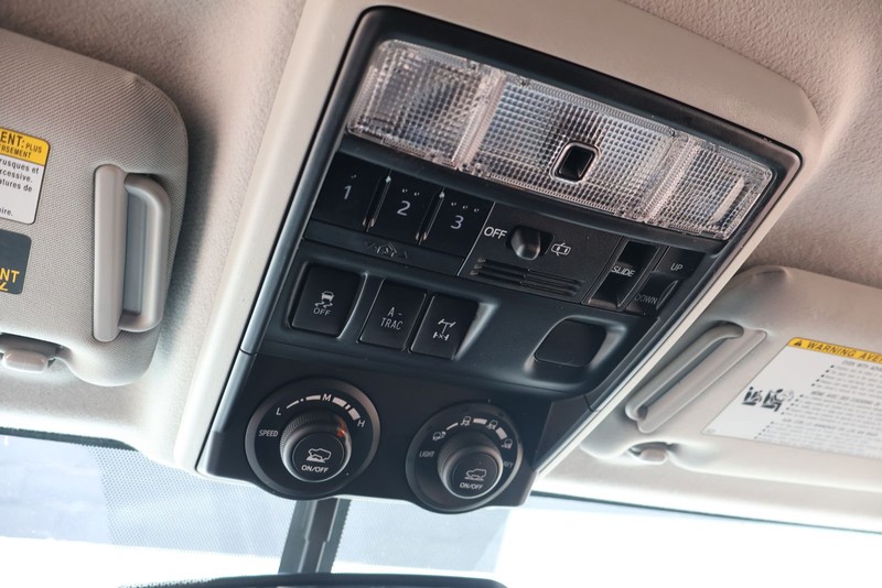 Toyota 4Runner Vehicle Full-screen Gallery Image 30