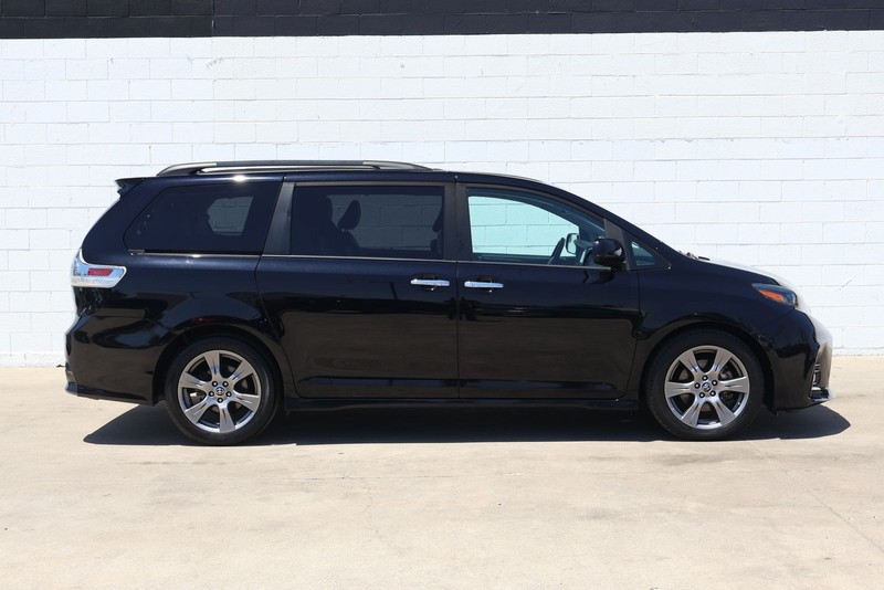Toyota Sienna Vehicle Full-screen Gallery Image 04