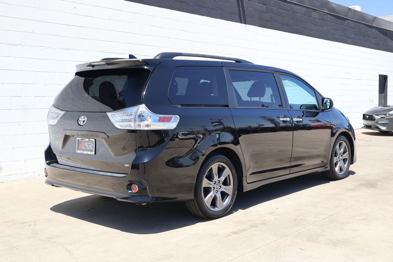 Toyota Sienna Vehicle Full-screen Gallery Image 05
