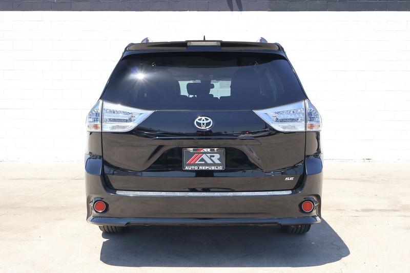 Toyota Sienna Vehicle Full-screen Gallery Image 06