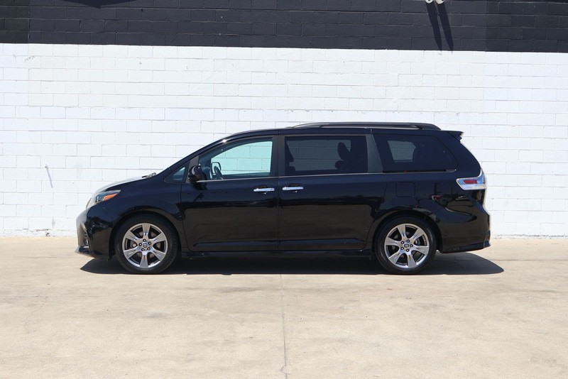 Toyota Sienna Vehicle Full-screen Gallery Image 11