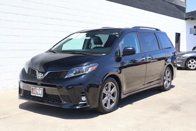 Toyota Sienna Vehicle Full-screen Gallery Image 12