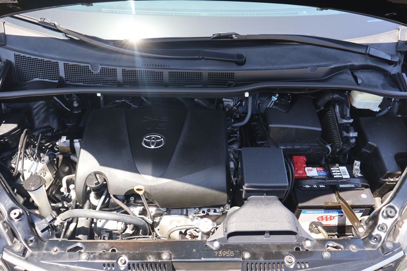 Toyota Sienna Vehicle Full-screen Gallery Image 13