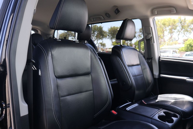 Toyota Sienna Vehicle Full-screen Gallery Image 20