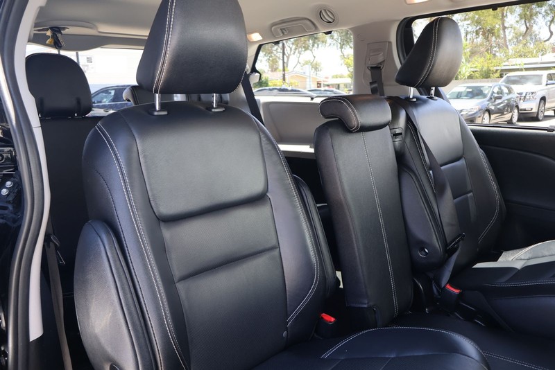 Toyota Sienna Vehicle Full-screen Gallery Image 21