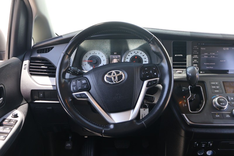 Toyota Sienna Vehicle Full-screen Gallery Image 25
