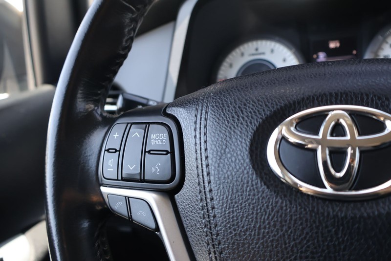 Toyota Sienna Vehicle Full-screen Gallery Image 26
