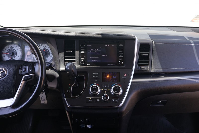 Toyota Sienna Vehicle Full-screen Gallery Image 28