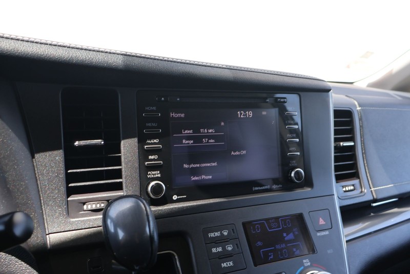 Toyota Sienna Vehicle Full-screen Gallery Image 29
