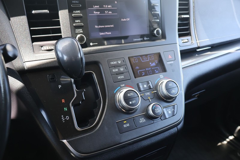 Toyota Sienna Vehicle Full-screen Gallery Image 31