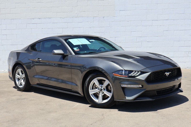 Ford Mustang Vehicle Full-screen Gallery Image 01