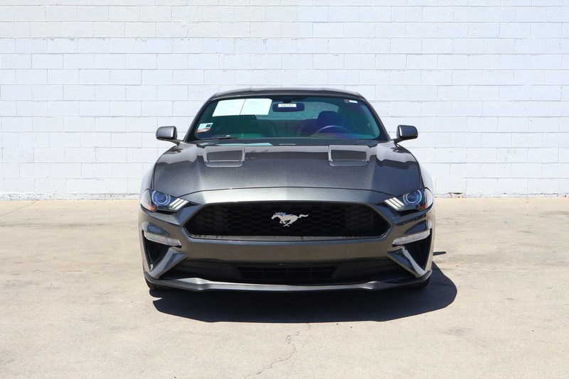 Ford Mustang Vehicle Full-screen Gallery Image 02