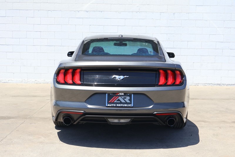 Ford Mustang Vehicle Full-screen Gallery Image 06
