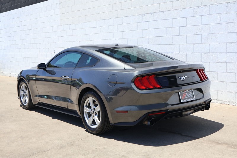 Ford Mustang Vehicle Full-screen Gallery Image 09
