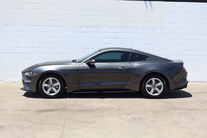 Ford Mustang Vehicle Full-screen Gallery Image 10