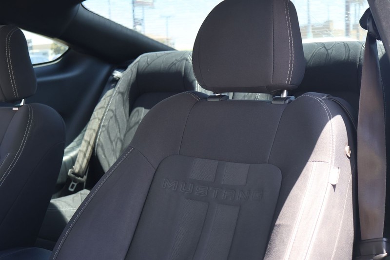 Ford Mustang Vehicle Full-screen Gallery Image 17