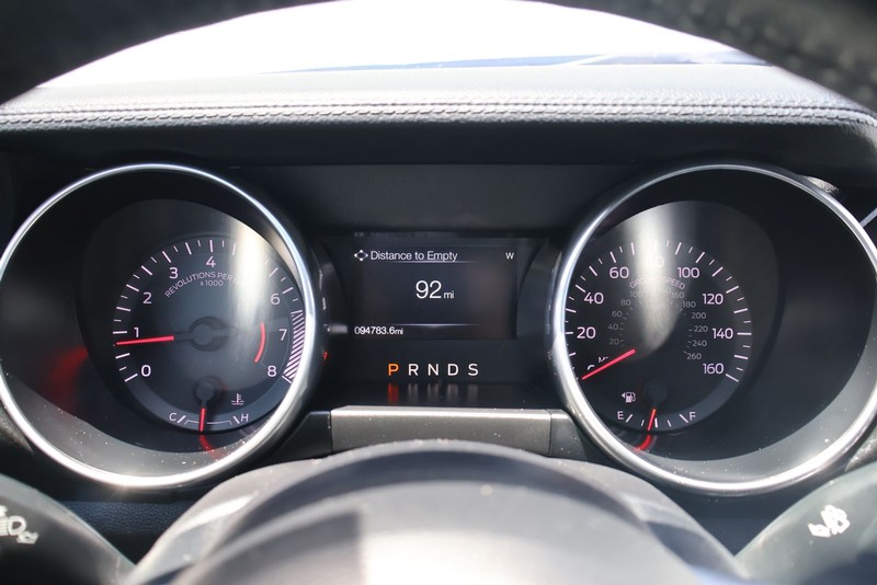 Ford Mustang Vehicle Full-screen Gallery Image 22