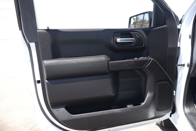 Chevrolet Silverado 1500 Vehicle Full-screen Gallery Image 13