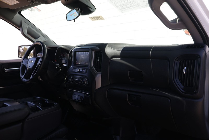 Chevrolet Silverado 1500 Vehicle Full-screen Gallery Image 17
