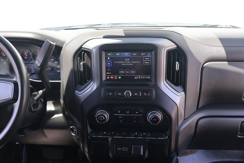 Chevrolet Silverado 1500 Vehicle Full-screen Gallery Image 19
