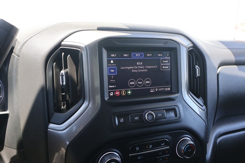 Chevrolet Silverado 1500 Vehicle Full-screen Gallery Image 24