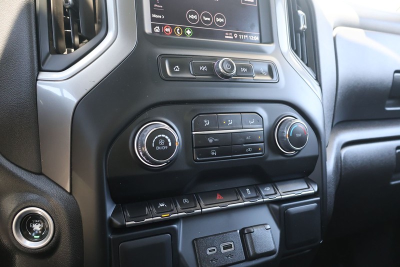Chevrolet Silverado 1500 Vehicle Full-screen Gallery Image 26