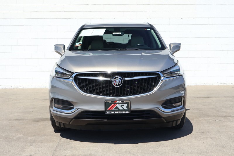 Buick Enclave Vehicle Full-screen Gallery Image 02