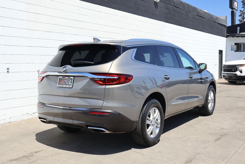 Buick Enclave Vehicle Full-screen Gallery Image 05
