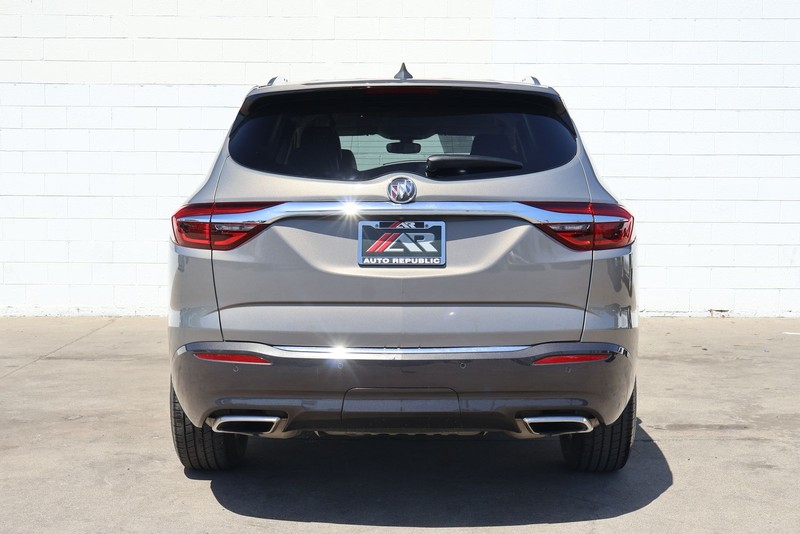 Buick Enclave Vehicle Full-screen Gallery Image 06