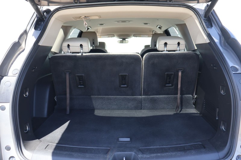 Buick Enclave Vehicle Full-screen Gallery Image 07